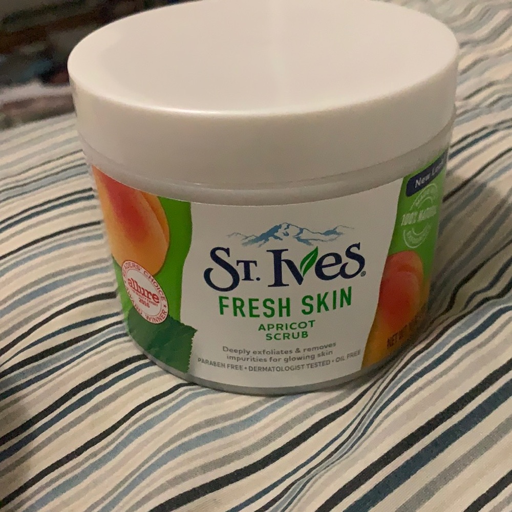 2x St Ives fresh skin apricot scrub